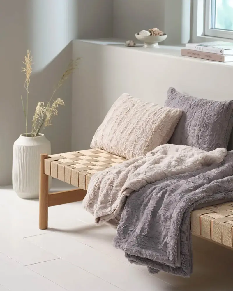 coussin fausse fourrure deco salon