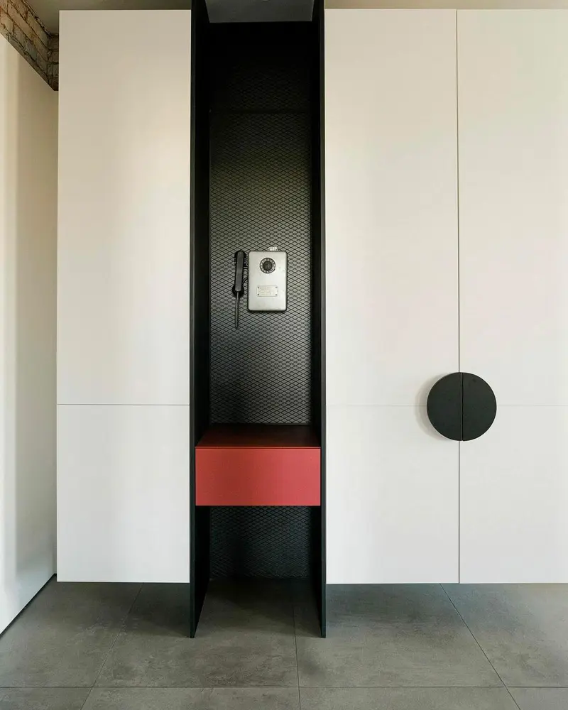 deco appartement minimaliste rouge noir entree