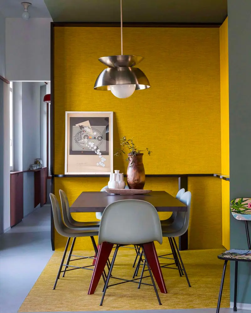 deco salle a manger jaune moutarde beton gris