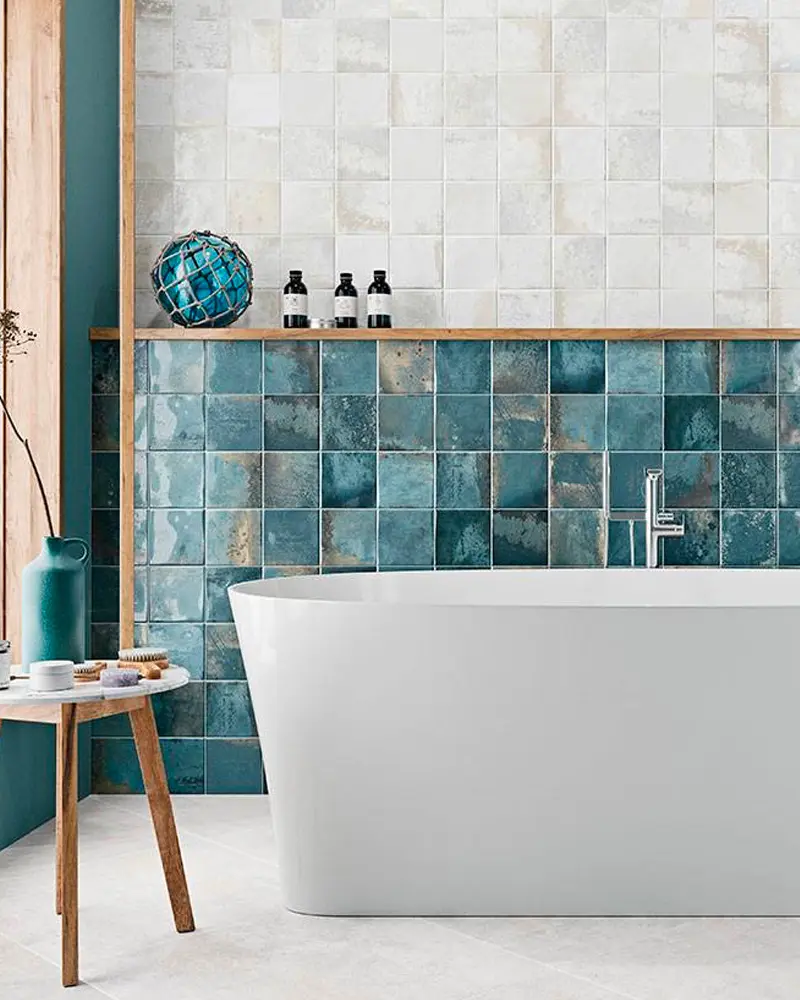 deco salle de bain carrelage zellige bleu blanc méditerranéenne