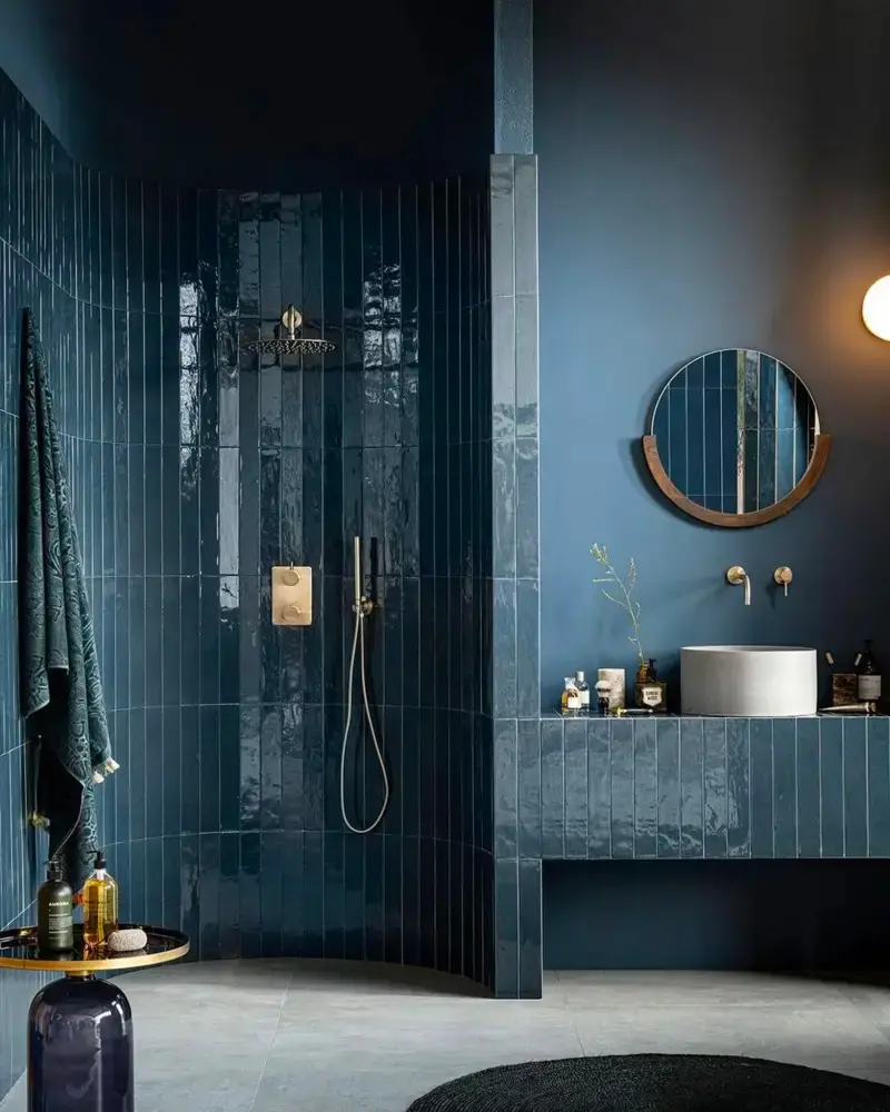 deco salle de bain méditerranéenne carrelage zellige bleu