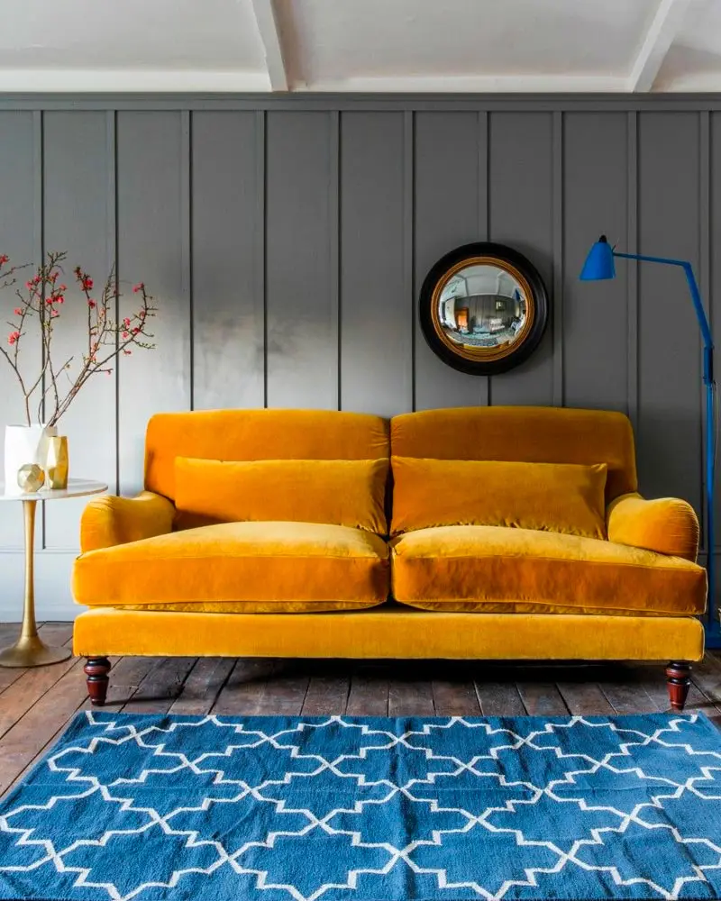 canape velours jaune moutarde deco salon