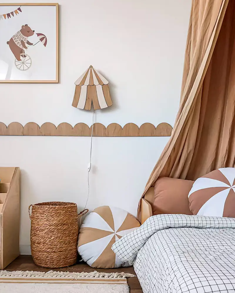 deco chambre enfant cirque beige bois