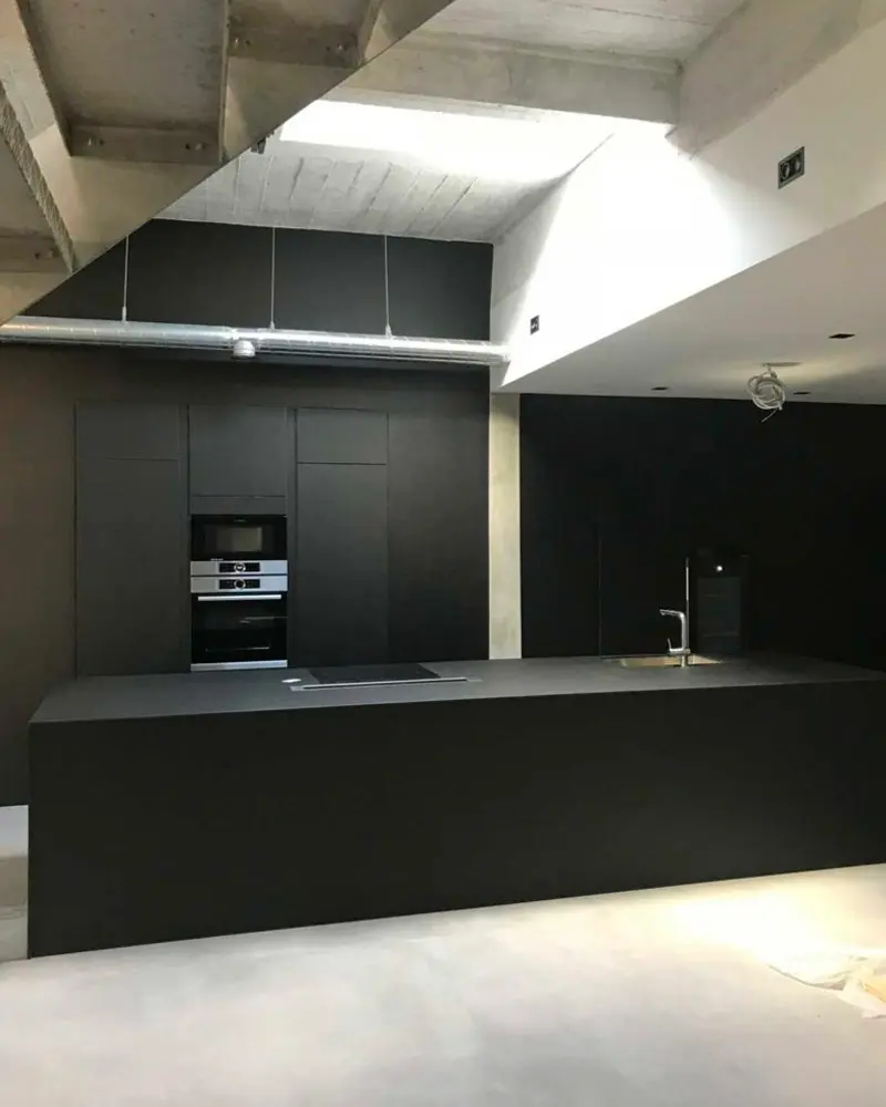 deco cuisine moderne noire beton