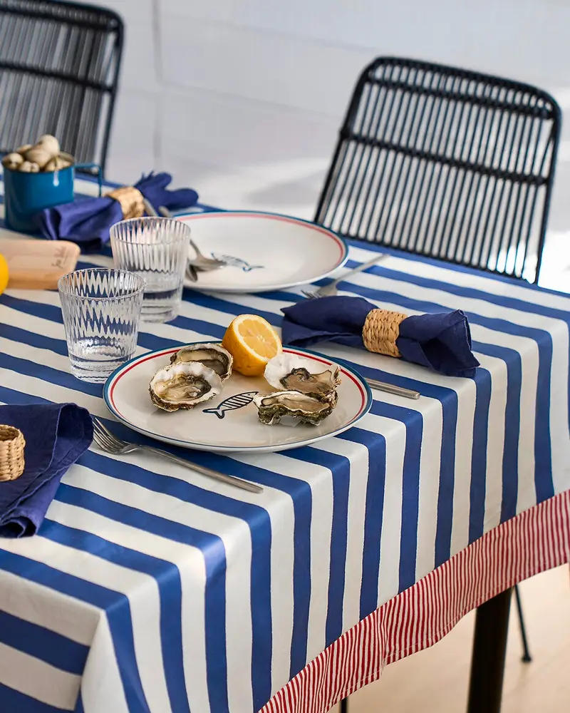 salle a manger bord de mer nappe bleu blanc