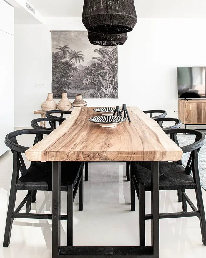 deco appartement ethnique noir bois salle a manger
