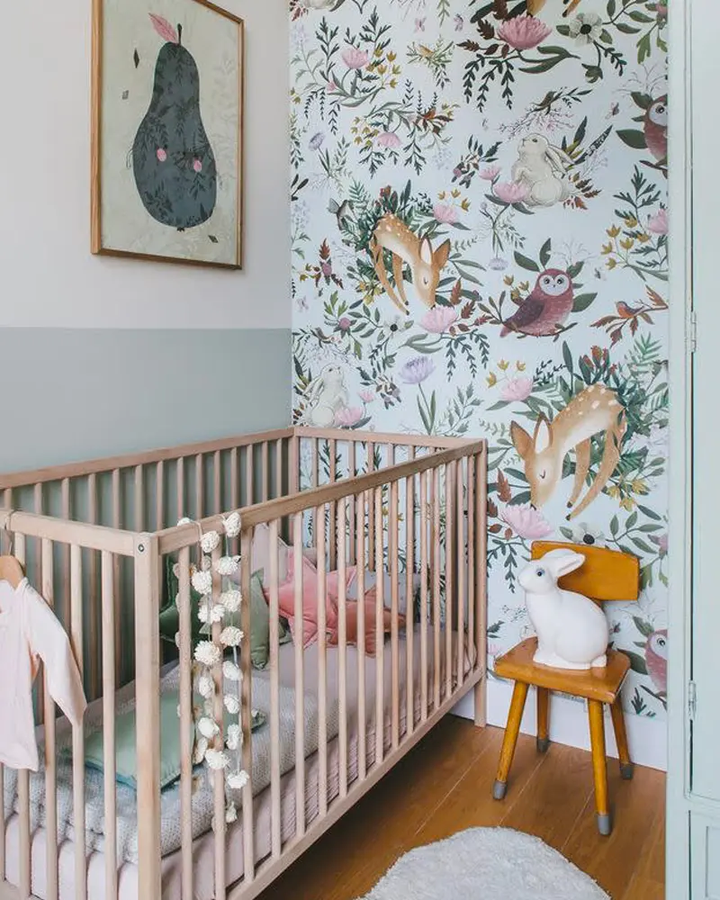 deco chambre bebe cabane bois lumineuse