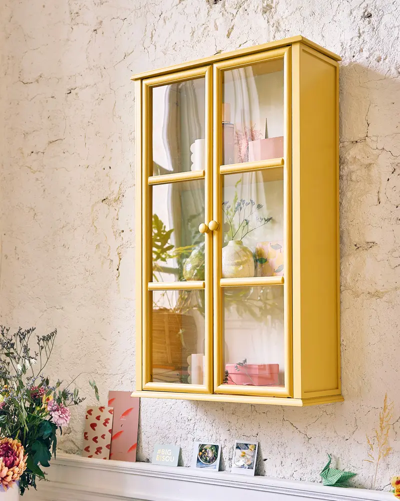 vitrine murale jaune