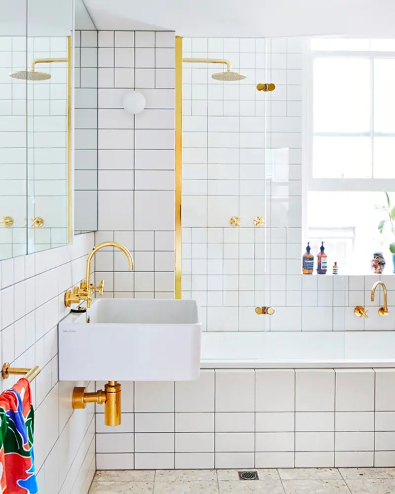 deco salle de bain moderne blanc dore