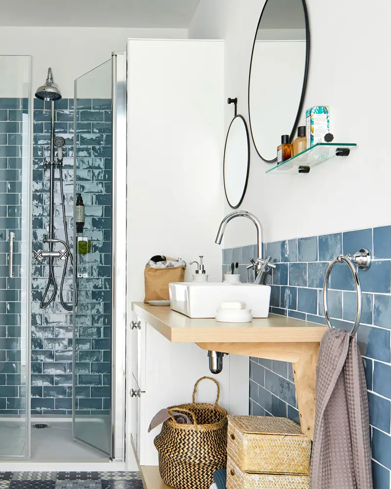 deco salle de bain bleu bois