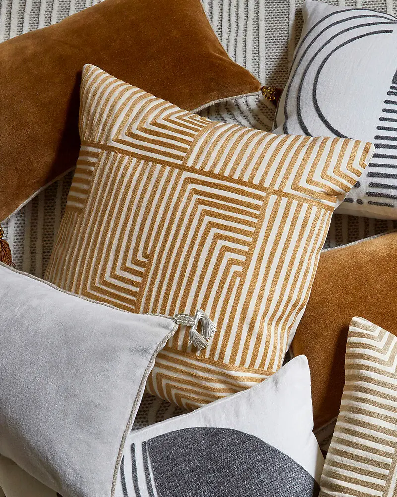 coussin motifs dore