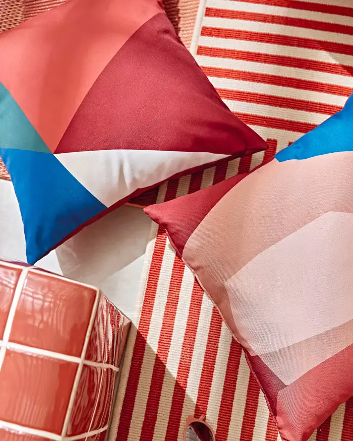 coussin géométrique rouge