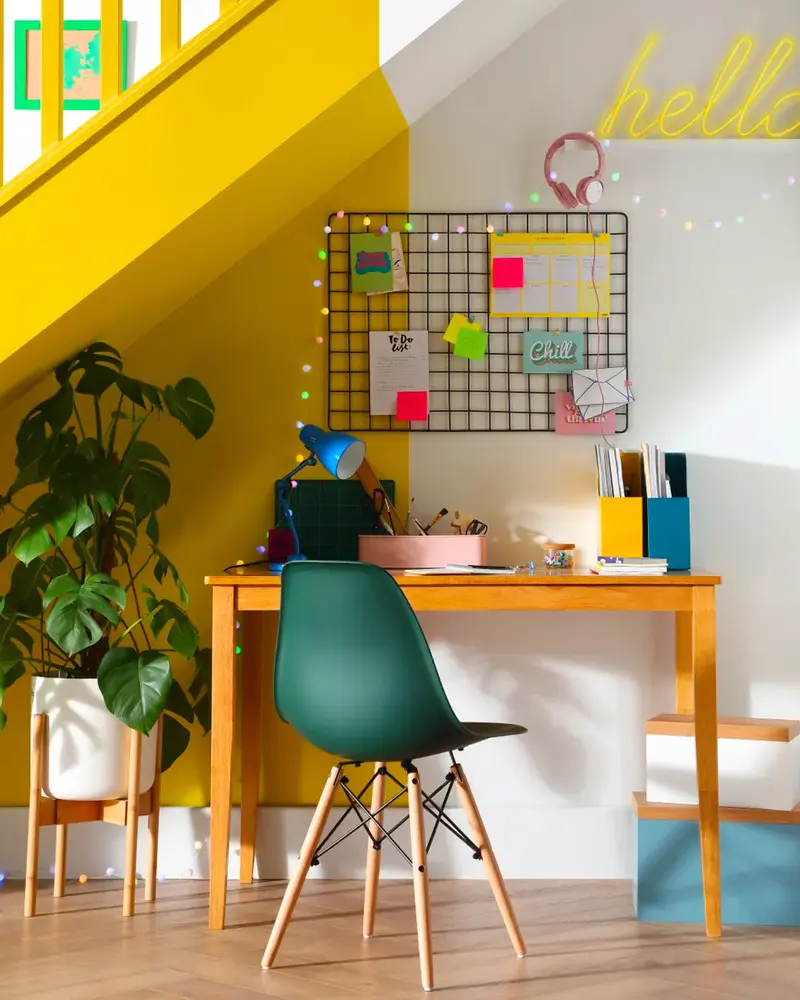 deco bureau jaune sous escalier