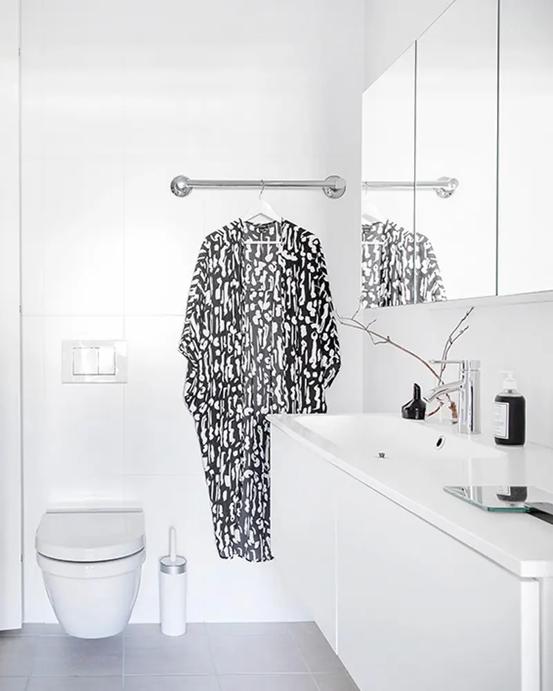 deco appartement moderne scandinave noir blanc salle de bain